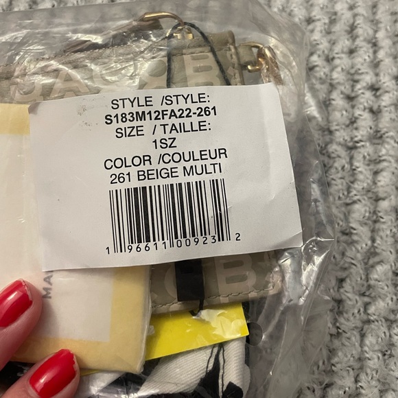 BRAND NEW MARC JACOBS MONOGRAM LEATHER WRISTLET. - Picture 5 of 9